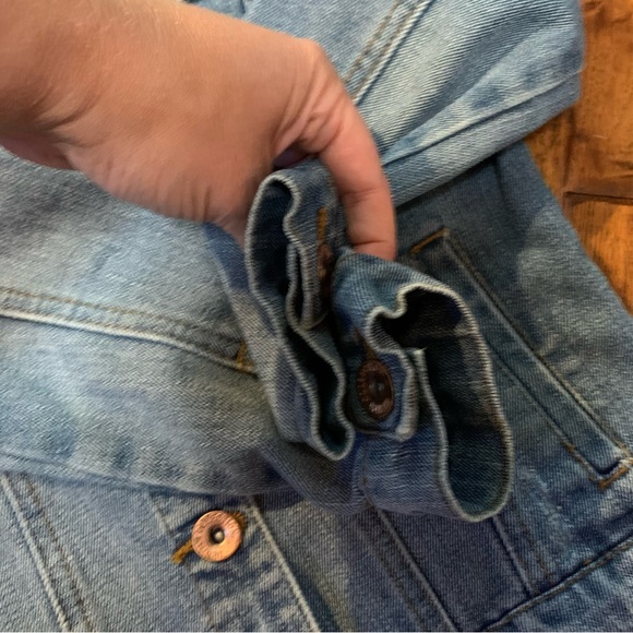 Girls | Distressed | medium wash | Jean Jacket | Sz 10 - Picture 11 of 13